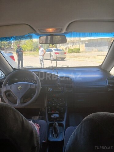 Opel Zafira-5