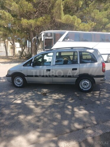 Opel Zafira-4