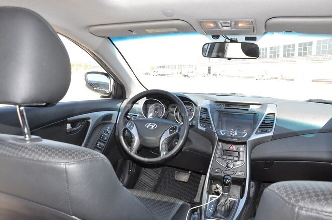 Hyundai Avante 2015, 240,000 km - 1.6 л - Gəncə