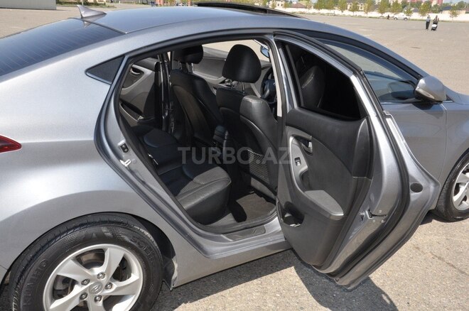 Hyundai Avante 2015, 240,000 km - 1.6 л - Gəncə