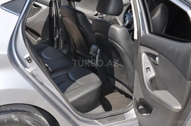 Hyundai Avante 2015, 240,000 km - 1.6 л - Gəncə