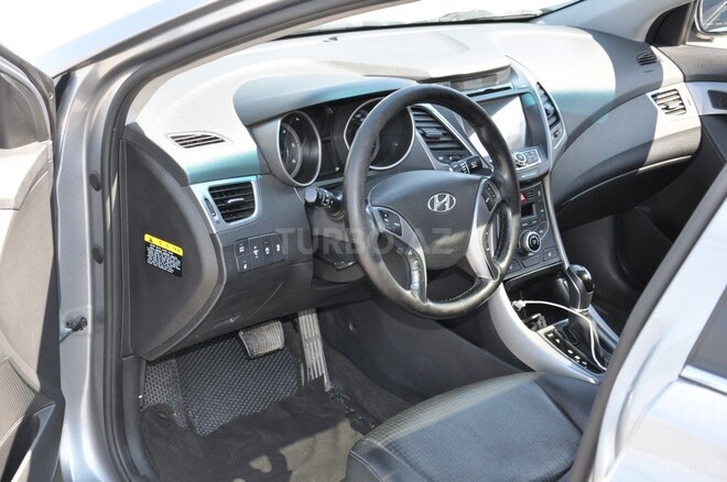 Hyundai Avante 2015, 240,000 km - 1.6 л - Gəncə