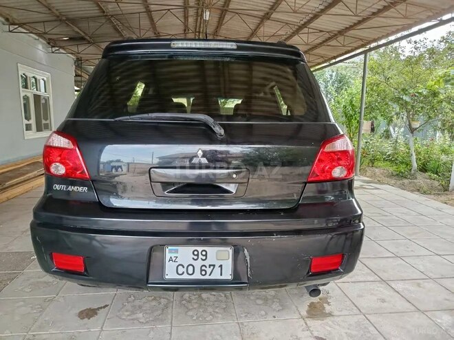Mitsubishi Outlander 2004, 300,000 km - 2.4 l - Salyan