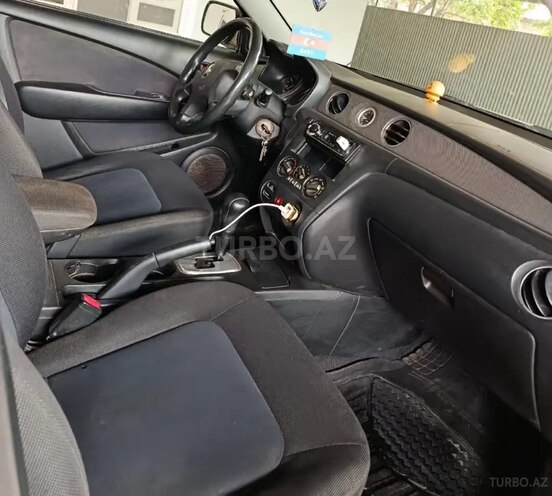Mitsubishi Outlander 2004, 300,000 km - 2.4 l - Salyan