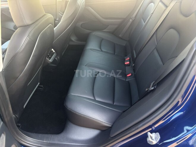 Tesla Model 3-10
