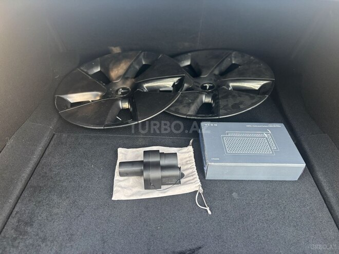 Tesla Model 3-12