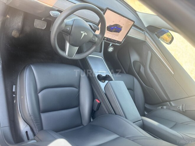 Tesla Model 3-9