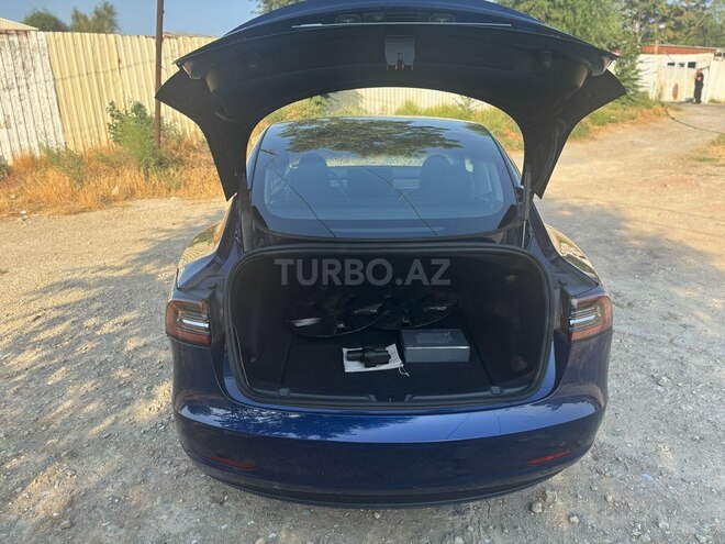 Tesla Model 3-11