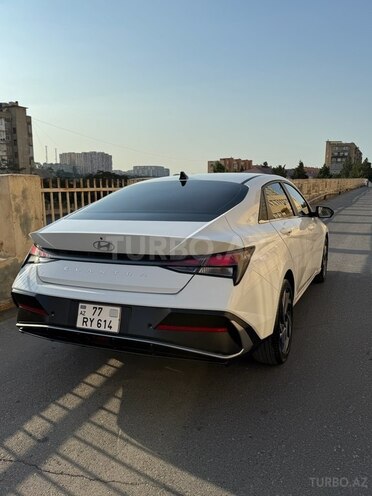 Hyundai Elantra-4
