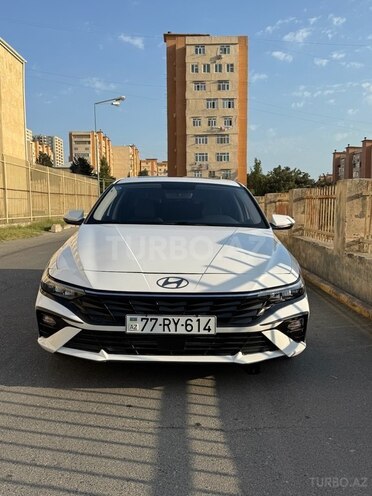 Hyundai Elantra-1
