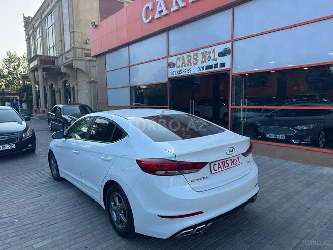 Hyundai Elantra-7