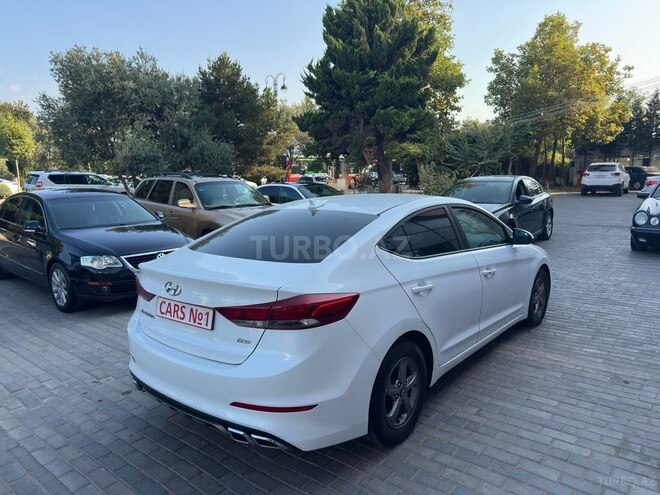 Hyundai Elantra-6