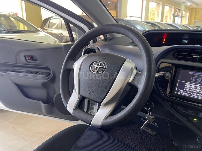 Toyota Aqua-9