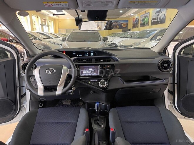 Toyota Aqua-15