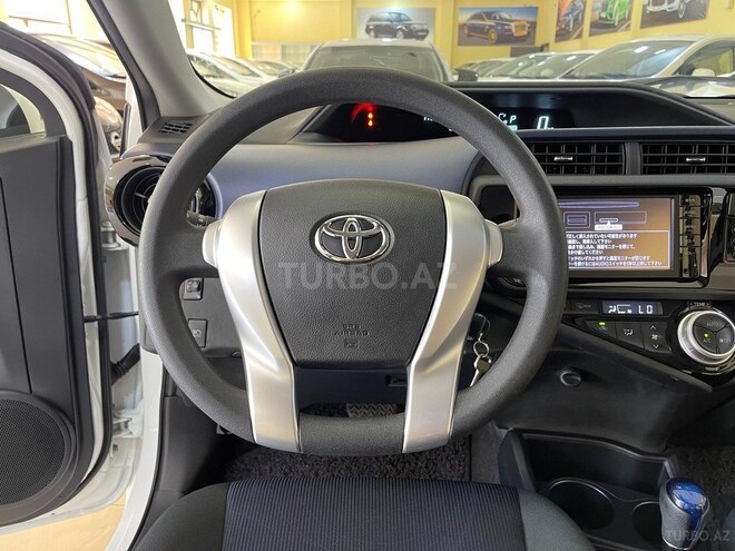 Toyota Aqua-10