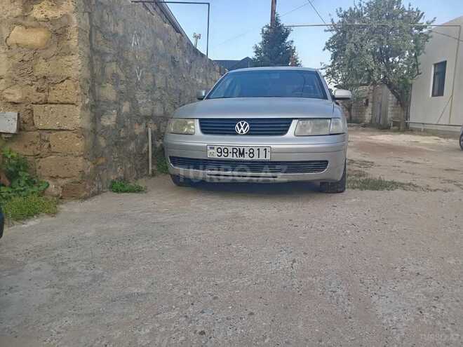 Volkswagen Passat-1