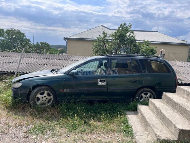 Opel Omega 1994, 182,000 km - 2.0 l - Qusar