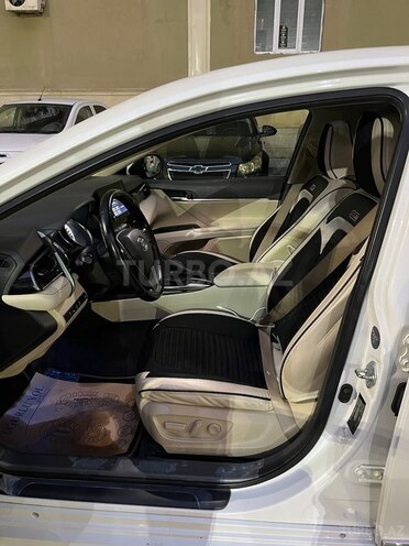 Toyota Camry-15