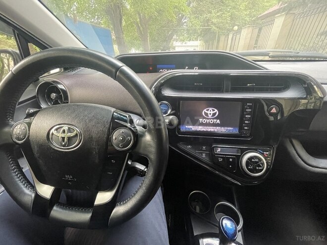 Toyota Aqua-3