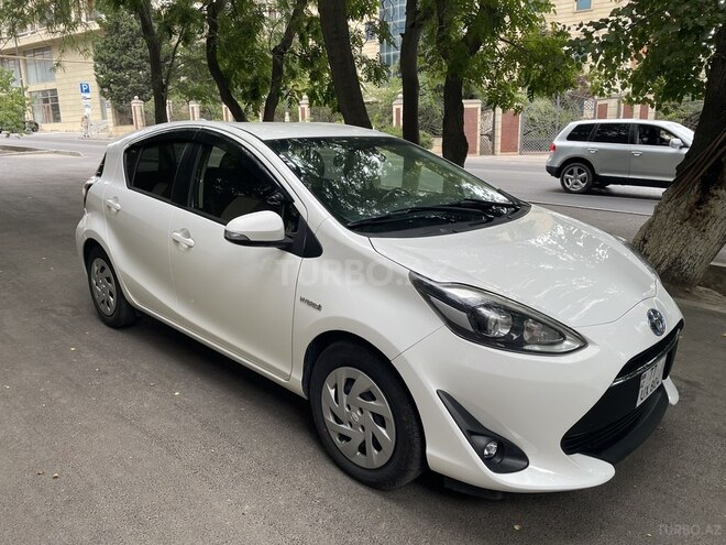 Toyota Aqua-7