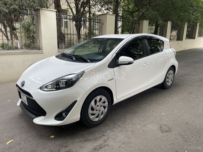 Toyota Aqua-8
