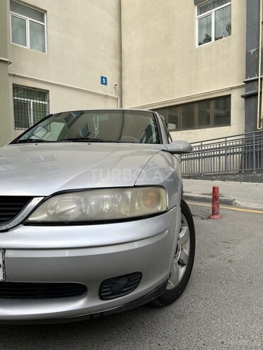 Opel Vectra-4