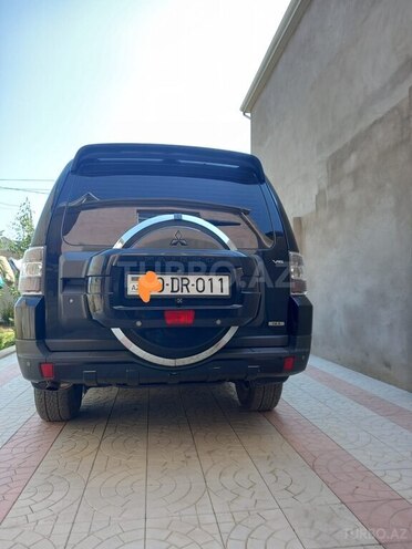 Mitsubishi Pajero-4