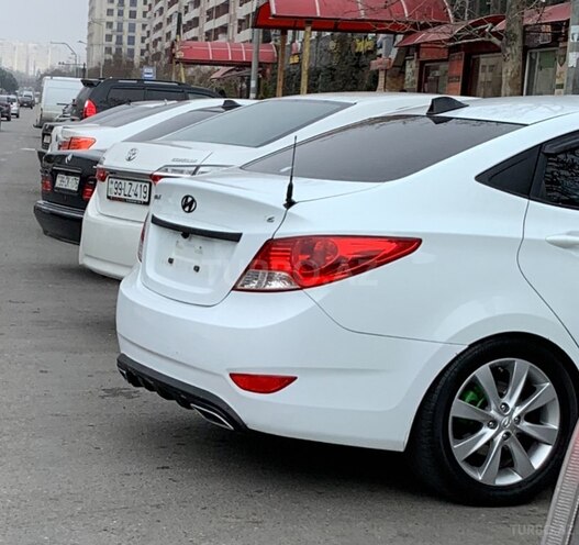 Hyundai Accent 2013, 395,000 km - 1.6 l - İsmayıllı
