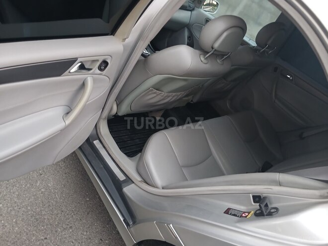 Mercedes C 180 2004, 505,000 km - 1.8 l - Quba