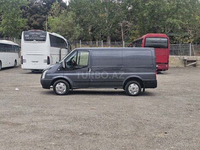 Ford Transit-6
