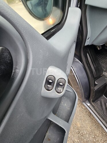Ford Transit-9