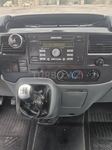 Ford Transit-12