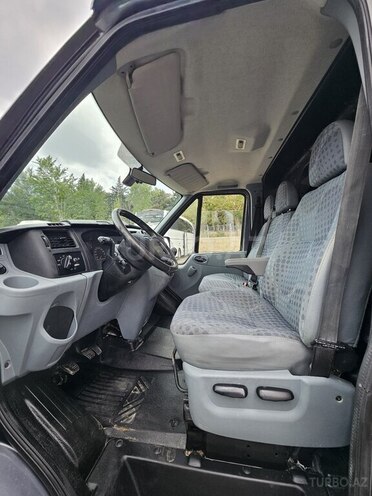 Ford Transit-17