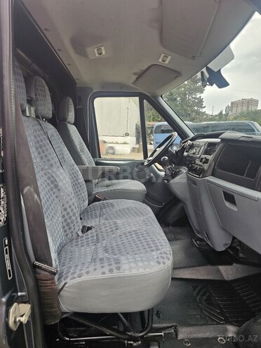 Ford Transit-19