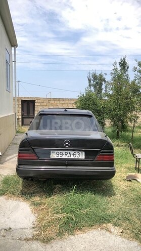 Mercedes E 220 1988, 589,985 km - 2.2 l - Zərdab