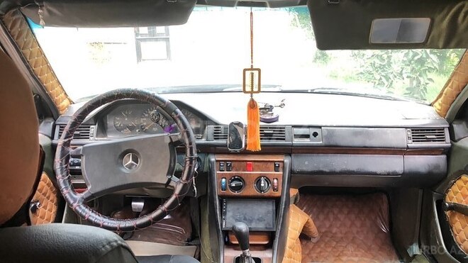 Mercedes E 220 1988, 589,985 km - 2.2 l - Zərdab