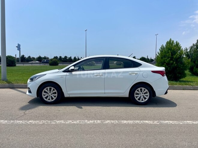 Hyundai Accent-4