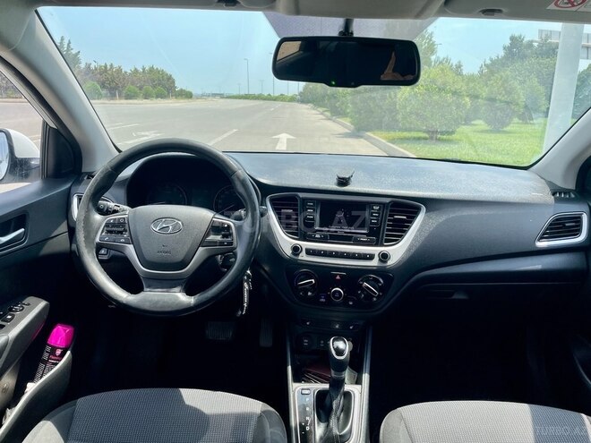 Hyundai Accent-5