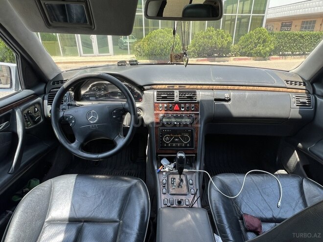 Mercedes E 270 2000, 527,400 km - 2.7 l - İmişli