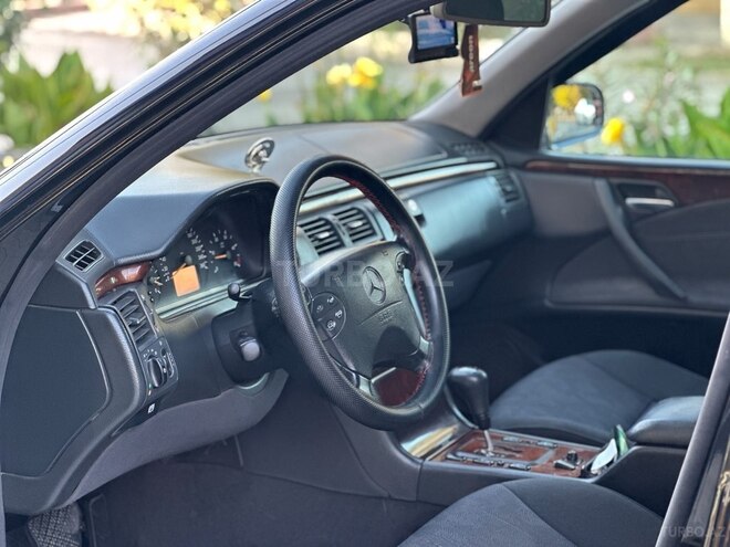Mercedes E 220 d 2001, 310,000 km - 2.2 л - Salyan