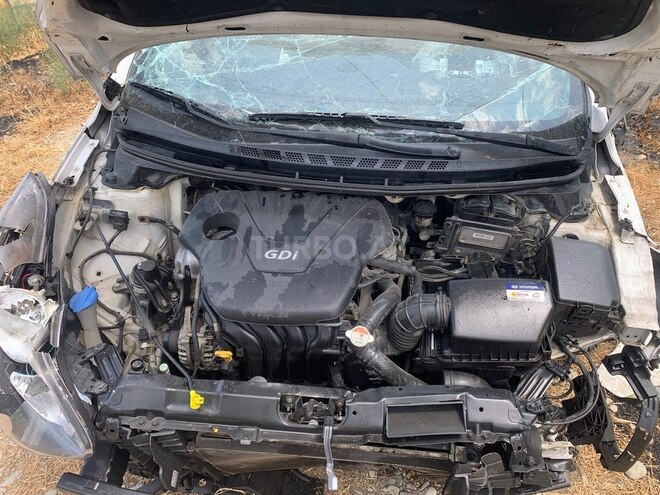 Hyundai Avante 2013, 136,000 km - 1.6 l - Siyəzən