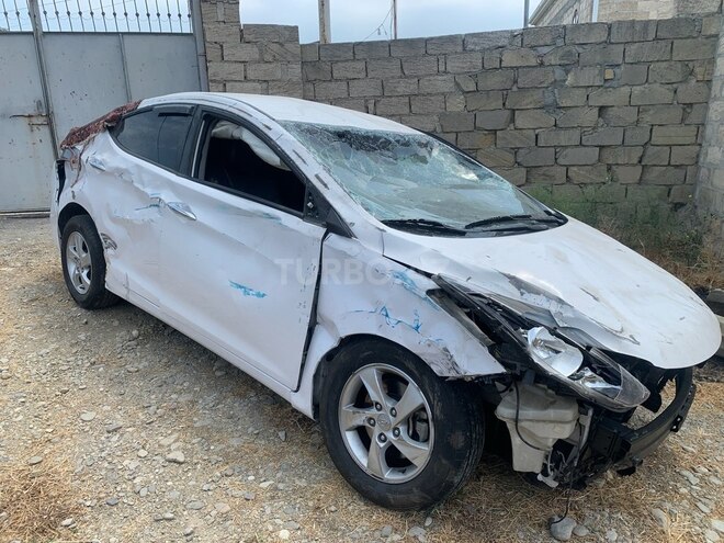 Hyundai Avante 2013, 136,000 km - 1.6 l - Siyəzən