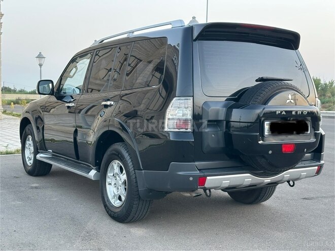 Mitsubishi Pajero-6