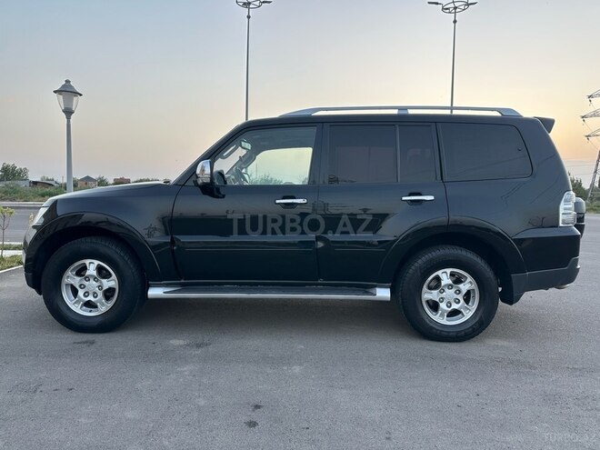 Mitsubishi Pajero-9