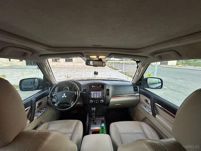 Mitsubishi Pajero-10