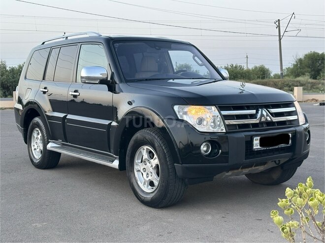 Mitsubishi Pajero-1