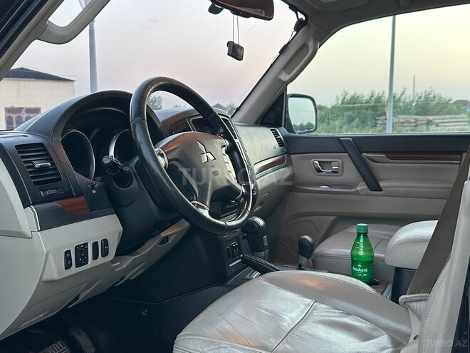 Mitsubishi Pajero-3