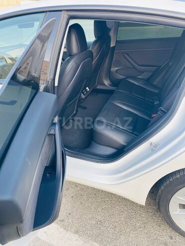 Tesla Model 3-16