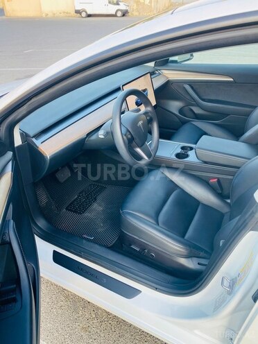 Tesla Model 3-17