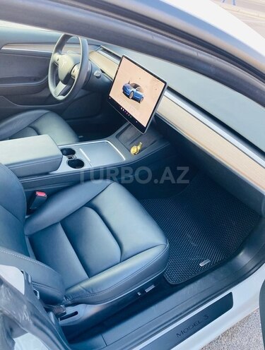 Tesla Model 3-18